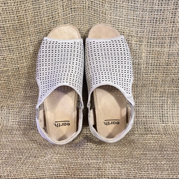 Earth Sandal  Leather  Slip On Slingback  Bungie Straps Beige Size 6.5 M - Picture 9 of 12